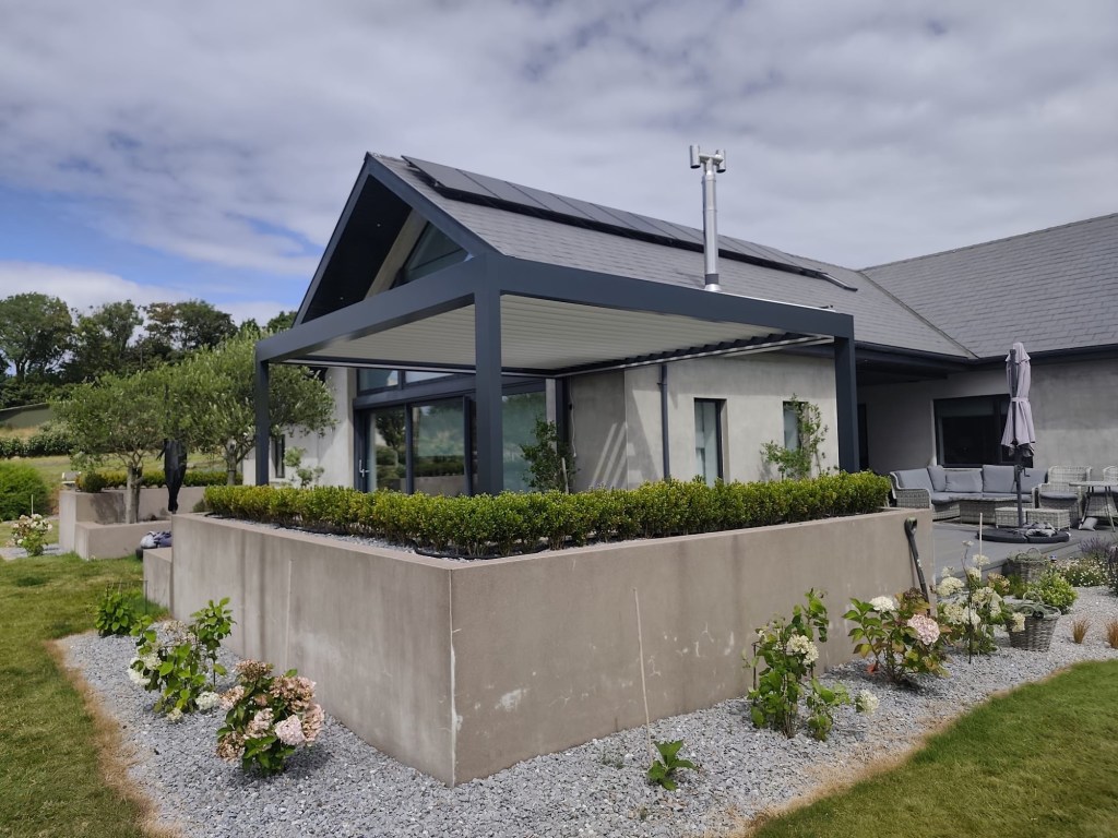 Bioclimatic louvred pergola on a bungalow terrace